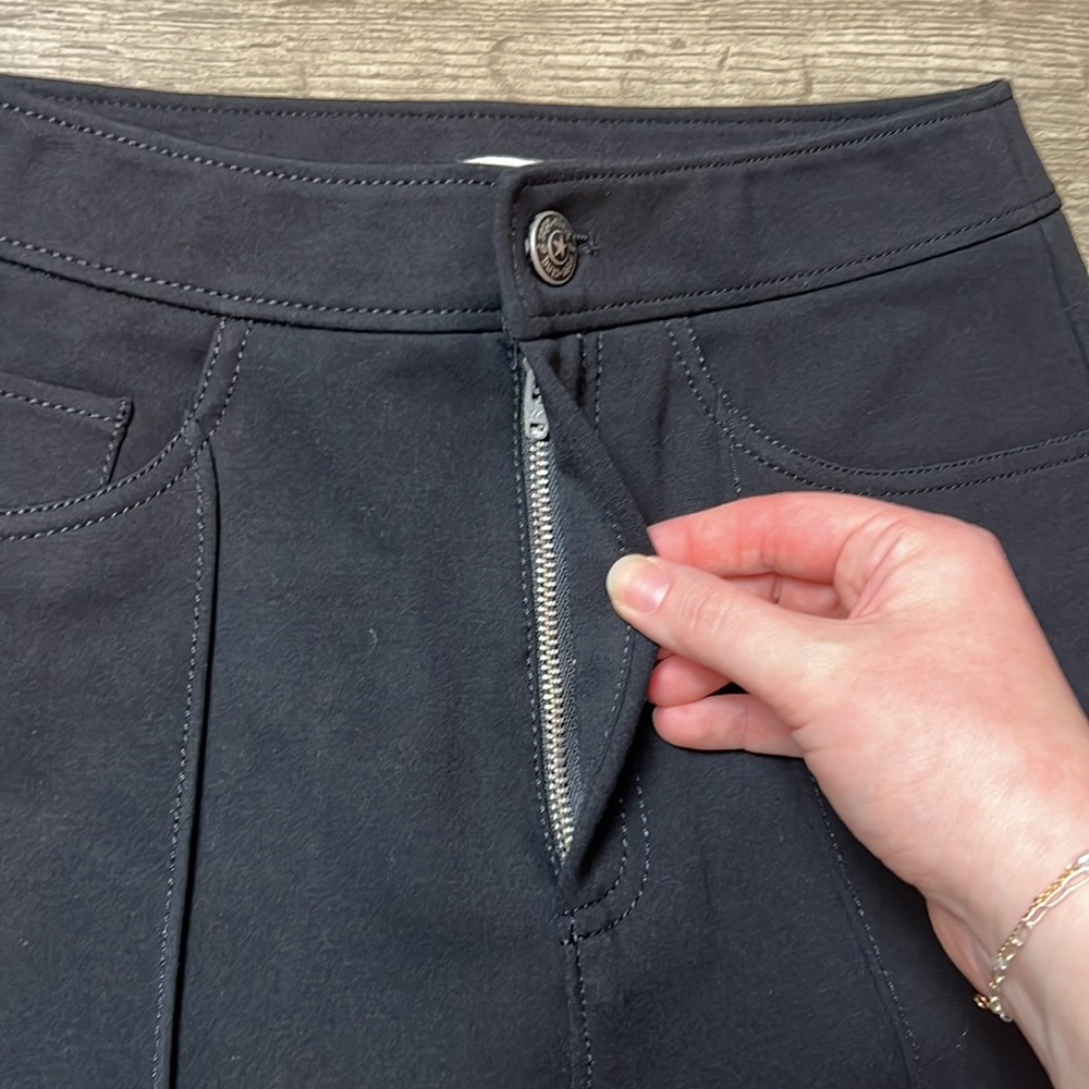 5 à 7 Cinq à Sept Ponte Colette Skinny Pleated Pant Black - Picture 11 of 15